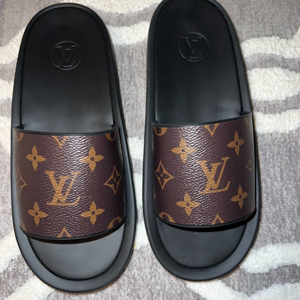 Brand New Louis Vuitton Slides Sandals Shoes Pool Black w/ LV Sunbath Flat Mule